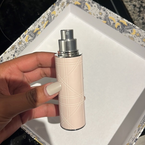 Miss Dior - Picture 8 of 11